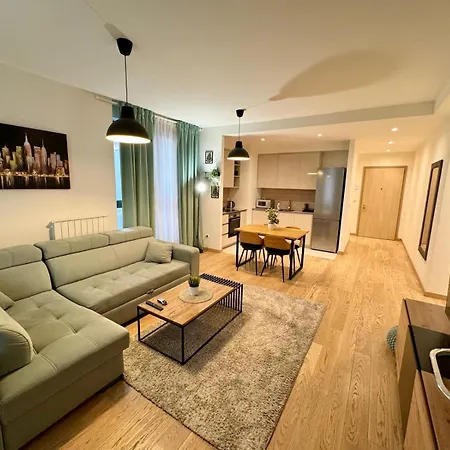 The Gates Apartmaents 아파트 *